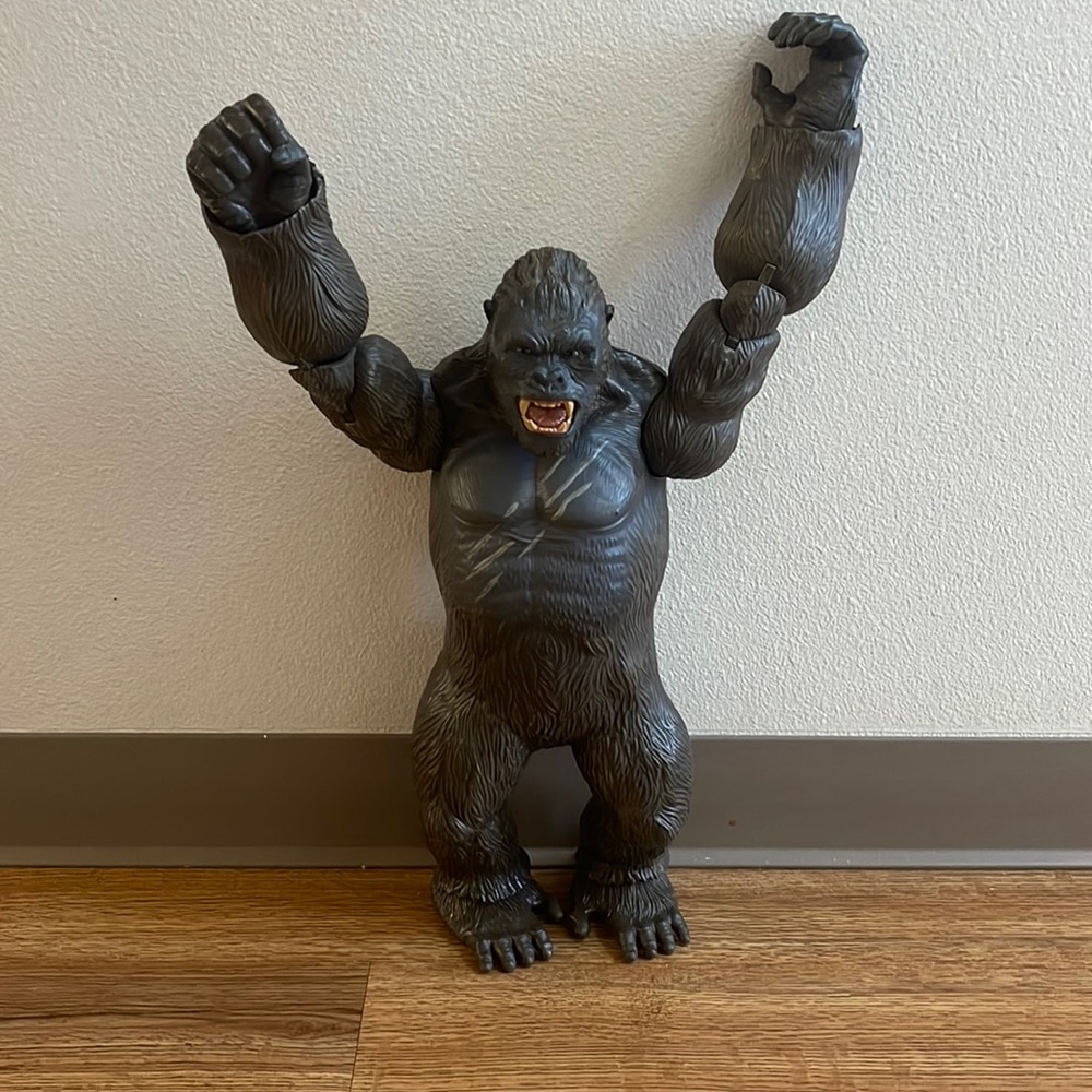 King Kong skull 18”
